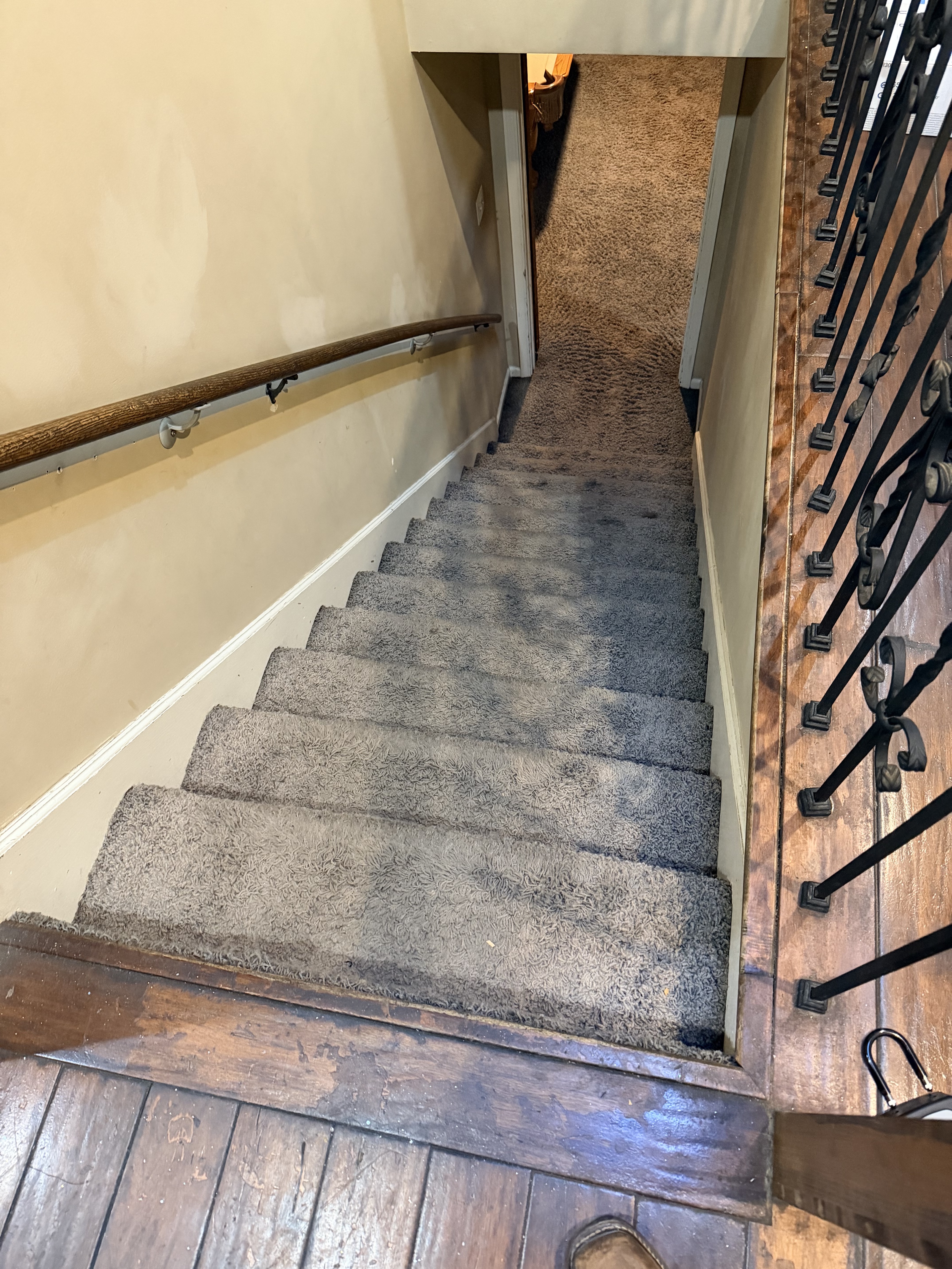 stairs-carpet-before.jpg